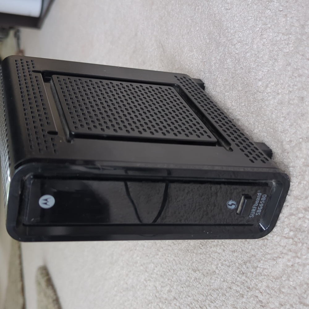 Motorola SURFboard SBG6580 DOCSIS 3.0 Cable Modem/ Wi-Fi N300 2.4Ghz N300 5GHz